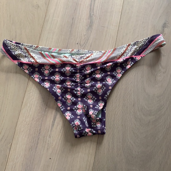 Victoriaโs Secret The Itsy Bikini Bottom - Picture 3 of 3